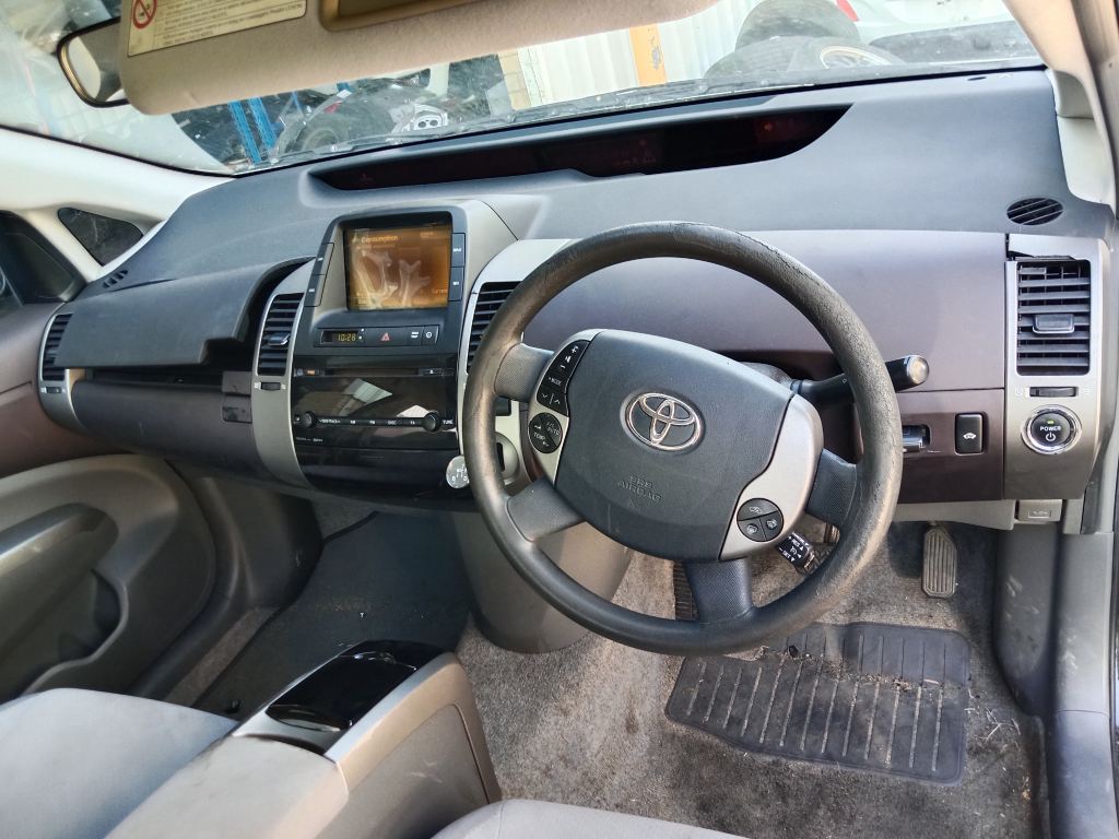 P5786 - Toyota Prius Hybrid 2004 Black Wrecking - Image 3