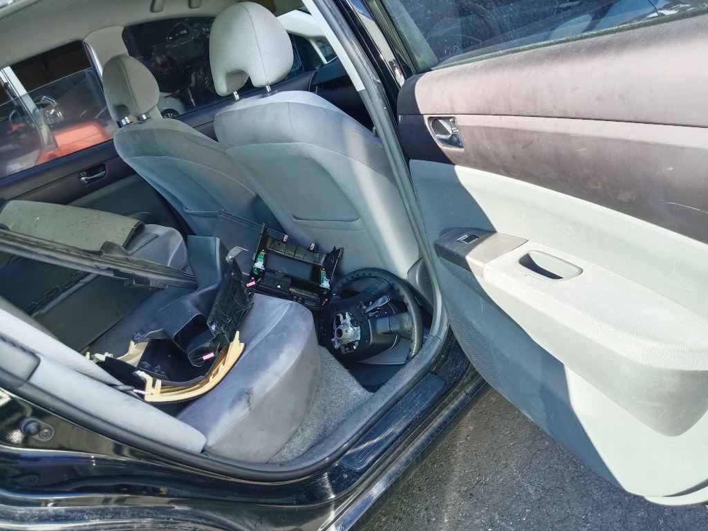 P5786 - Toyota Prius Hybrid 2004 Black Wrecking - Image 5