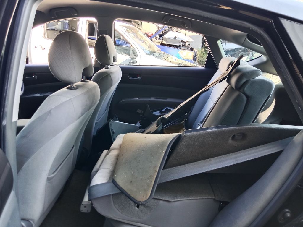 P5786 - Toyota Prius Hybrid 2004 Black Wrecking - Image 10
