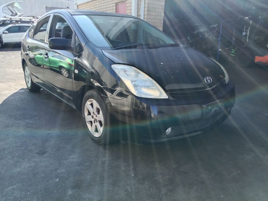 P5786 - Toyota Prius Hybrid 2004 Black Wrecking - Image 16