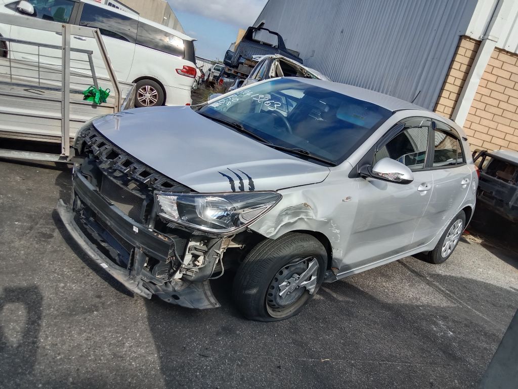 P5790 - Kia Rio 2017 Silver Wrecking - Image 2