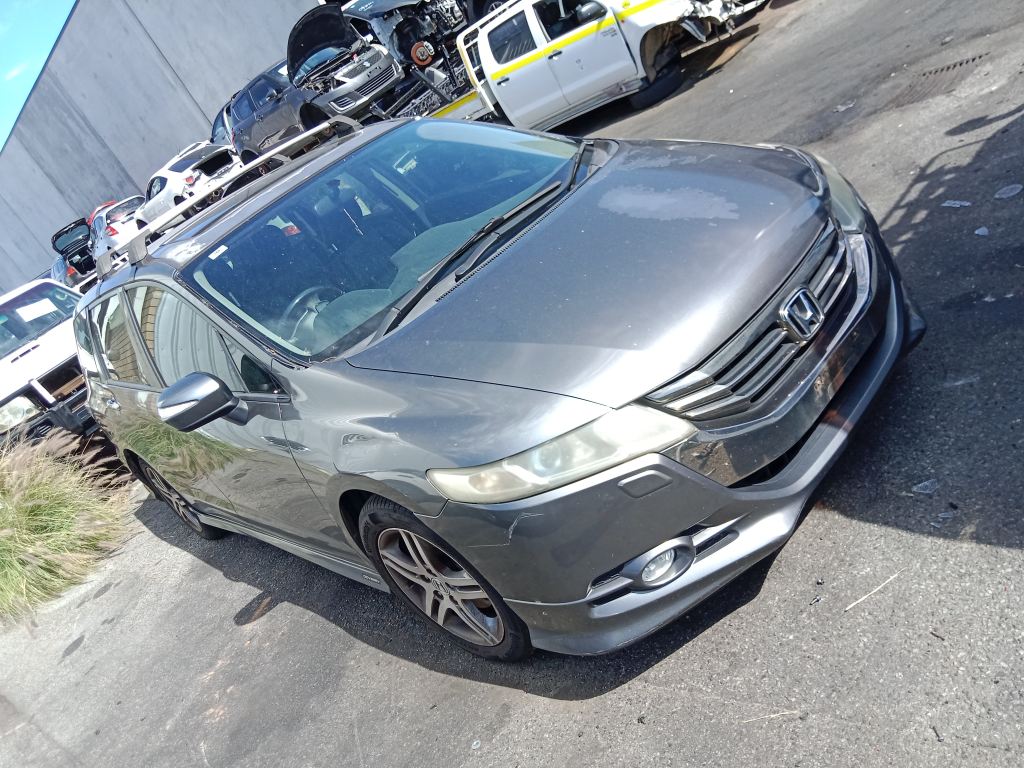 P5793 – Honda Odyssey 2012 Grey Wrecking