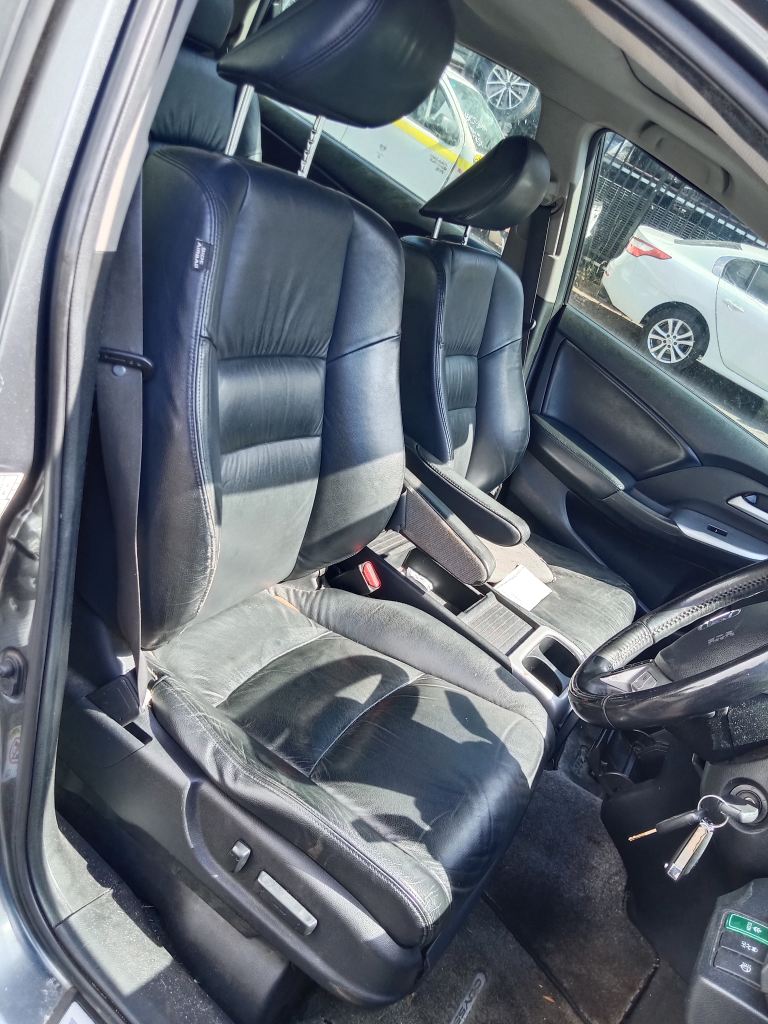 P5793 - Honda Odyssey 2012 Grey Wrecking - Image 4