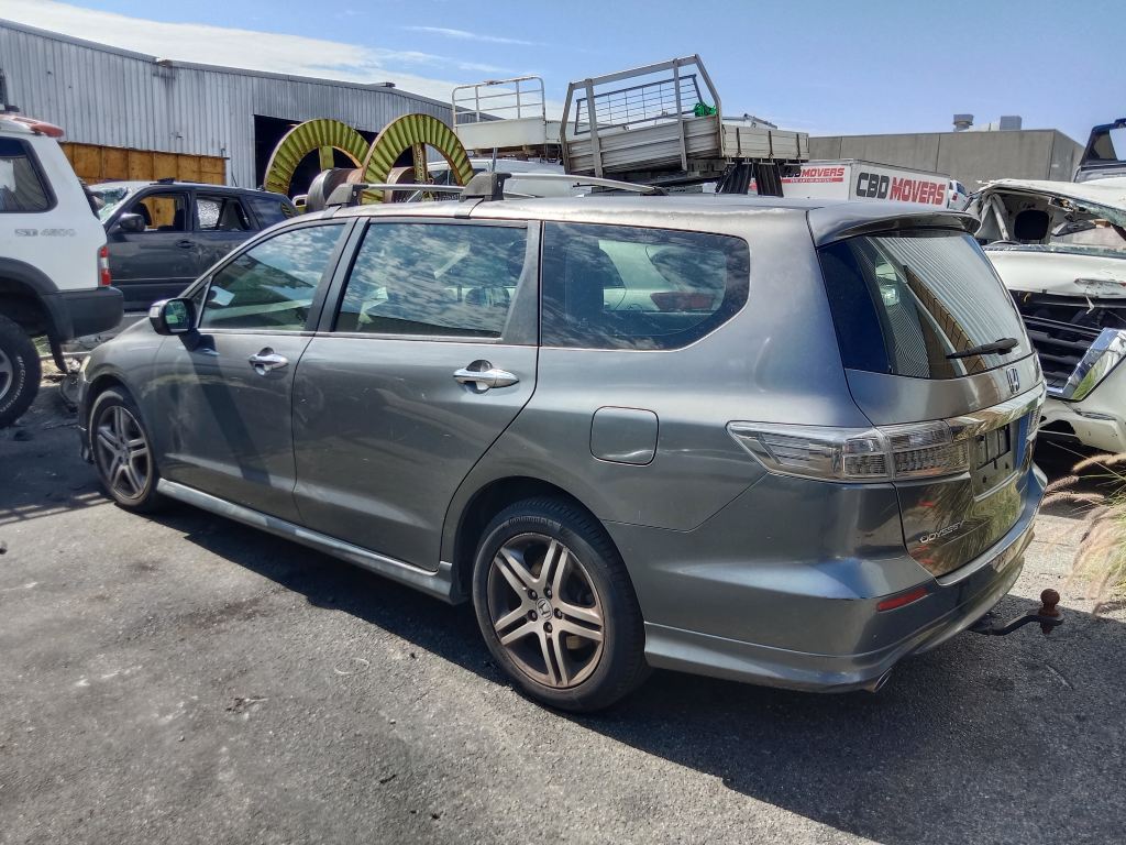 P5793 - Honda Odyssey 2012 Grey Wrecking - Image 10