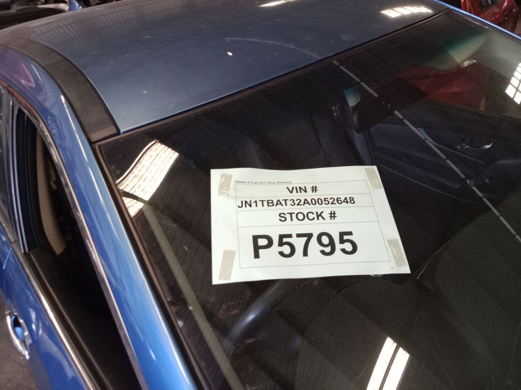 P5795 - Nissan X-Trail 2017 Blue Wrecking - Image 2