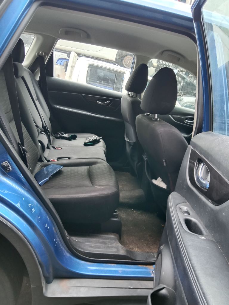 P5795 - Nissan X-Trail 2017 Blue Wrecking - Image 8