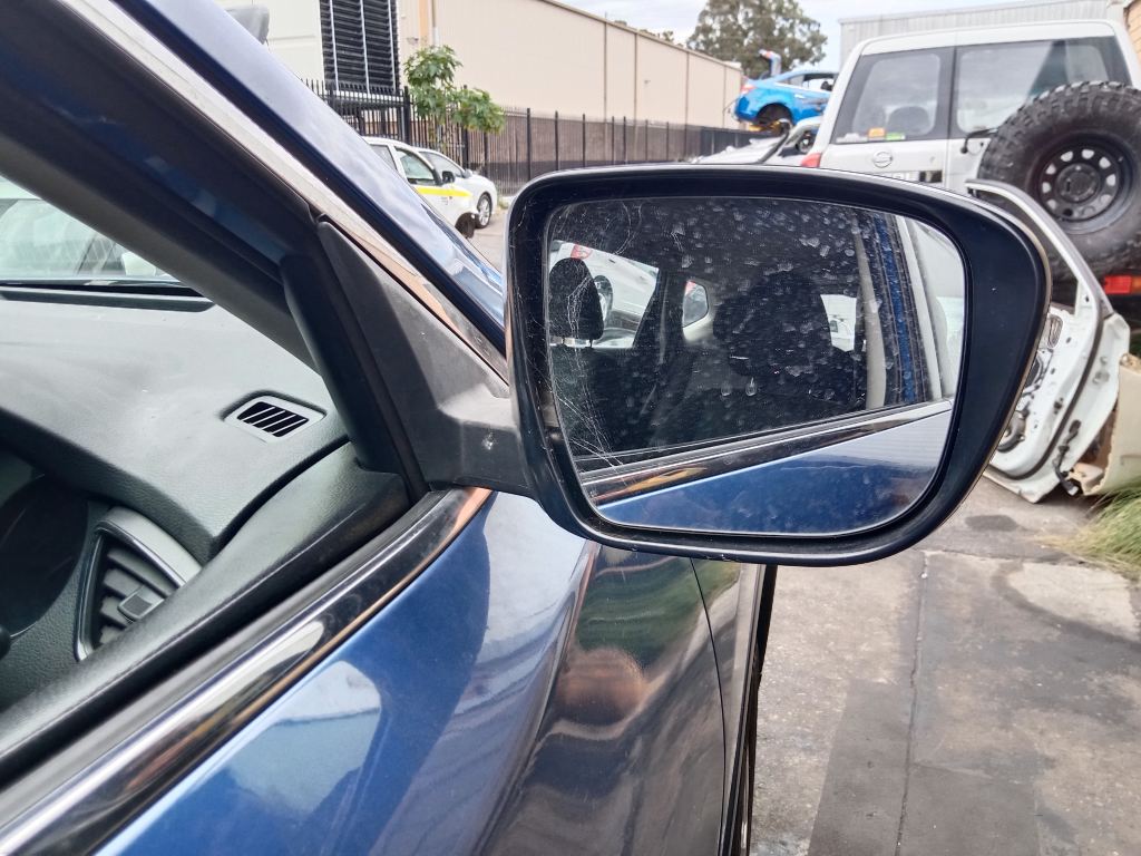 P5795 - Nissan X-Trail 2017 Blue Wrecking - Image 10