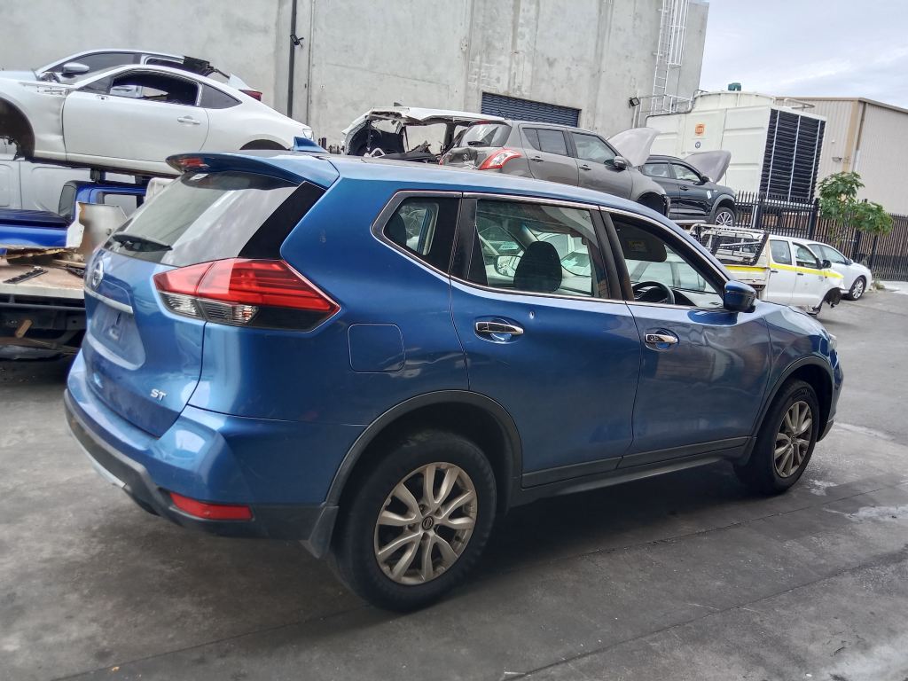 P5795 - Nissan X-Trail 2017 Blue Wrecking - Image 11