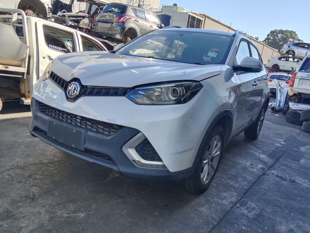P5800 - MG GS 2017 White Wrecking