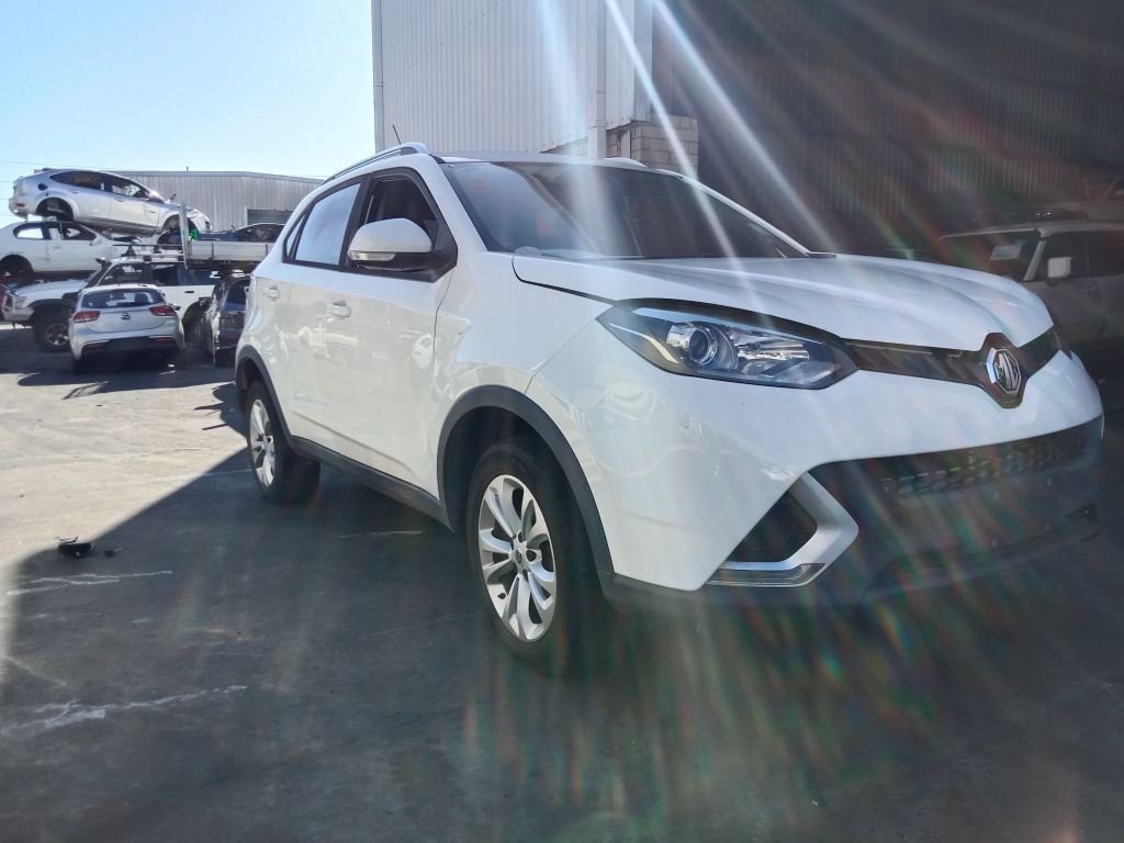 P5800 - MG GS 2017 White Wrecking - Image 16