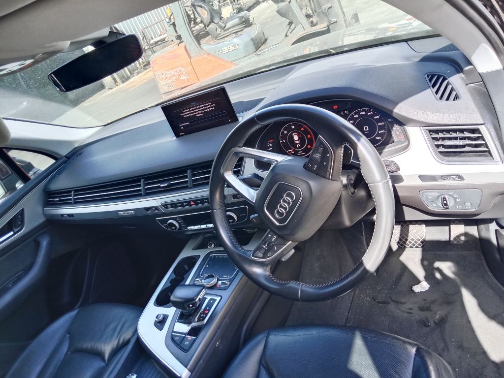P5802 - Audi Q7 2017 Black Wrecking - Image 2