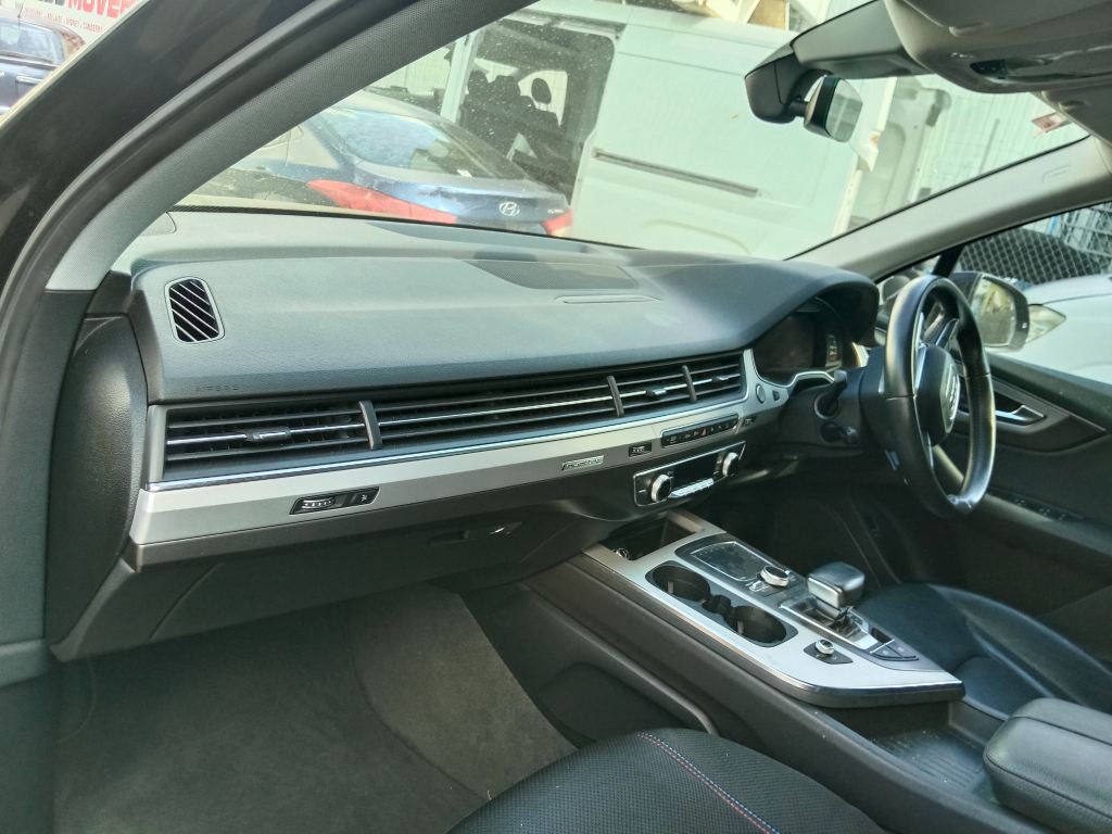 P5802 - Audi Q7 2017 Black Wrecking - Image 7