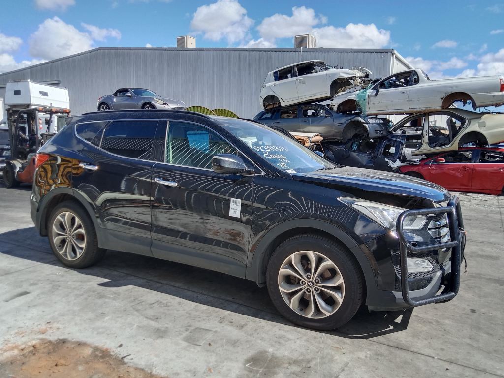 P5803 - Hyundai Santa Fe 2012 Black Wrecking - Image 3