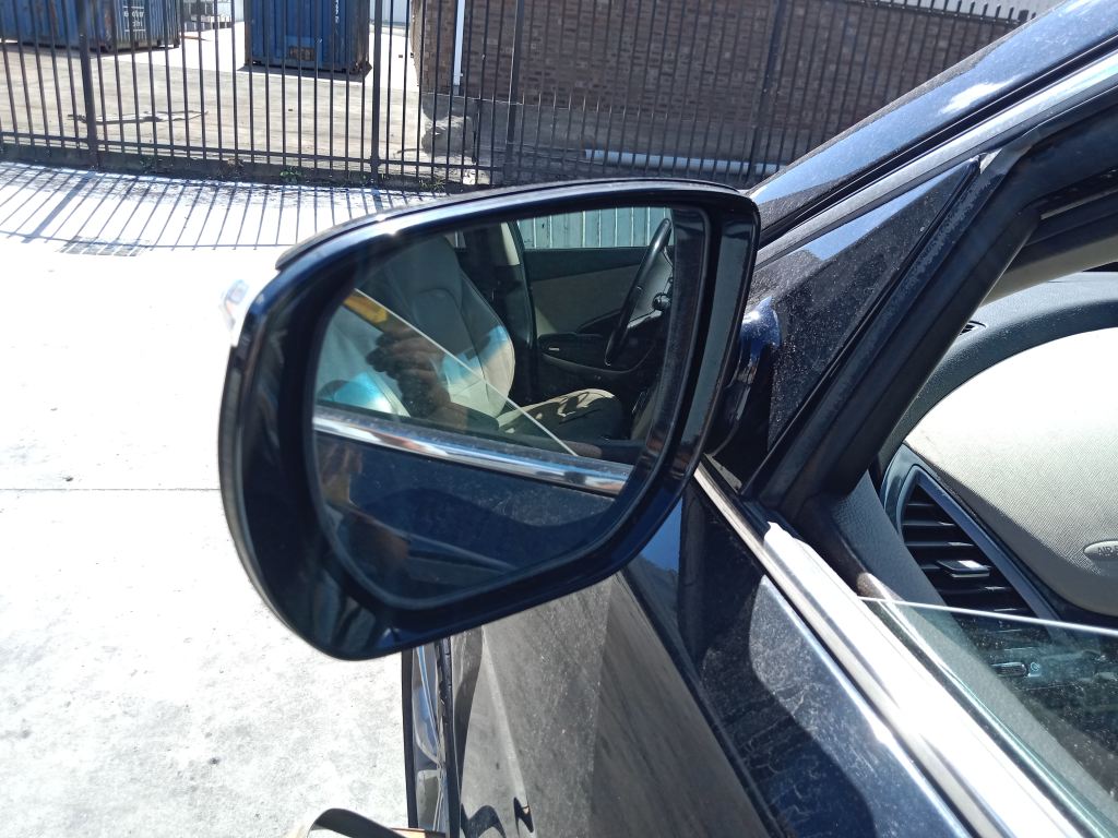 P5803 - Hyundai Santa Fe 2012 Black Wrecking - Image 11