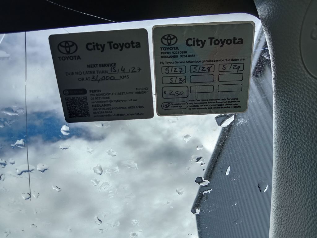 P5805 - Toyota corolla sedan hybrid 2024 White Wrecking - Image 3