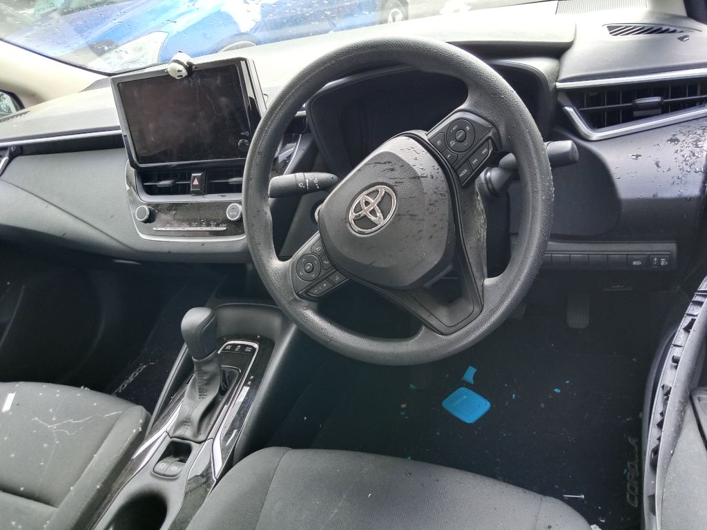 P5805 - Toyota corolla sedan hybrid 2024 White Wrecking - Image 4