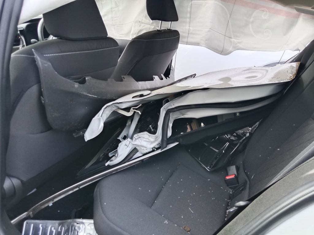 P5805 - Toyota corolla sedan hybrid 2024 White Wrecking - Image 7