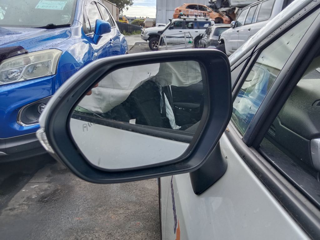 P5805 - Toyota corolla sedan hybrid 2024 White Wrecking - Image 13