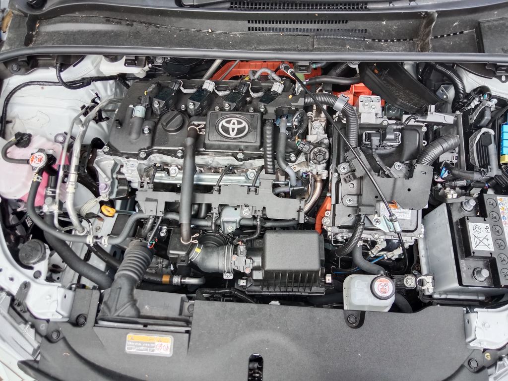 P5805 - Toyota corolla sedan hybrid 2024 White Wrecking - Image 15