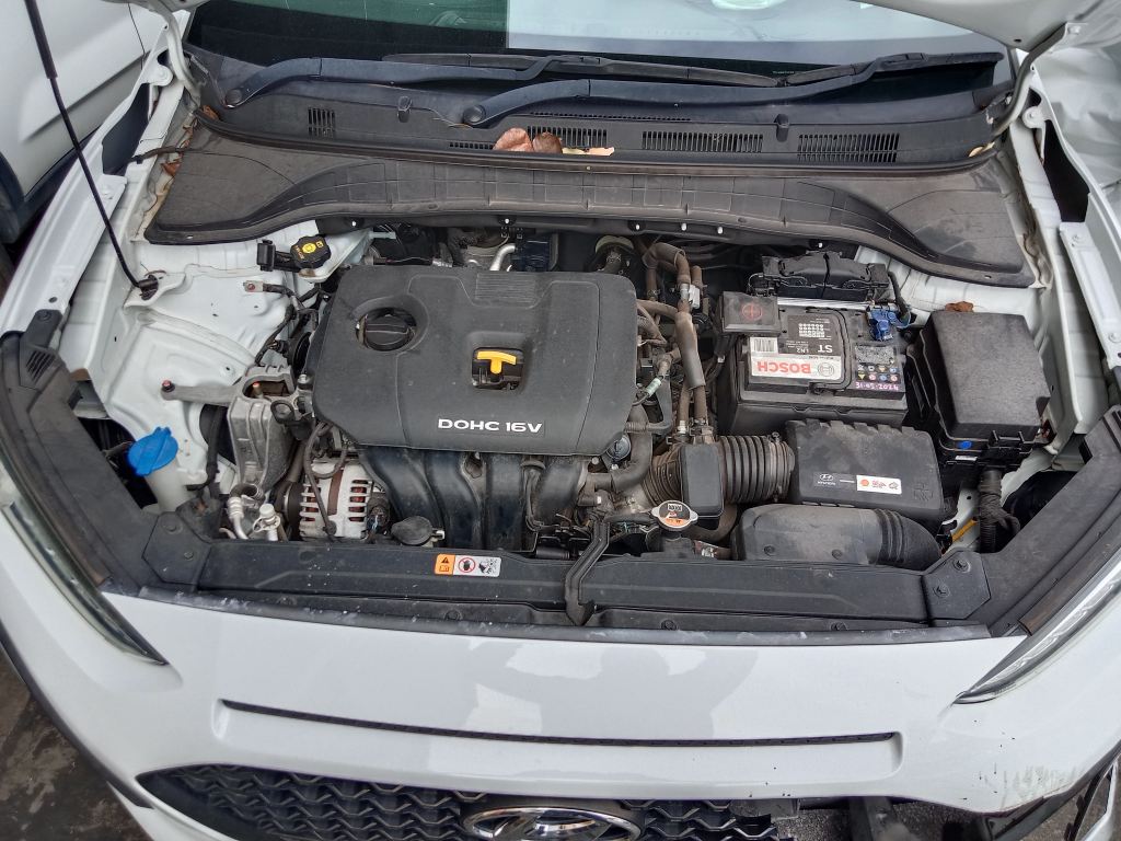 P5806 - Hyundai Kona 2019 White Wrecking - Image 2