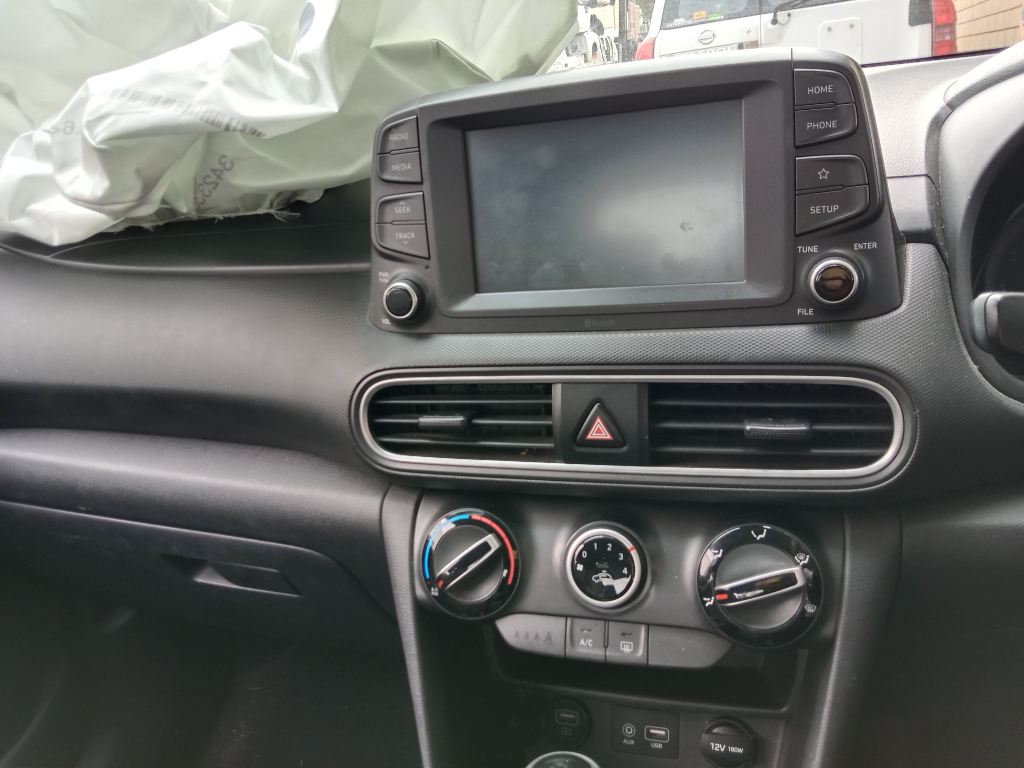 P5806 - Hyundai Kona 2019 White Wrecking - Image 3