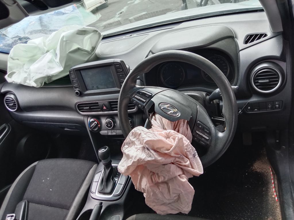 P5806 - Hyundai Kona 2019 White Wrecking - Image 4