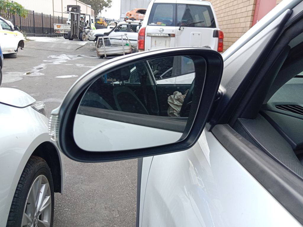 P5806 - Hyundai Kona 2019 White Wrecking - Image 13