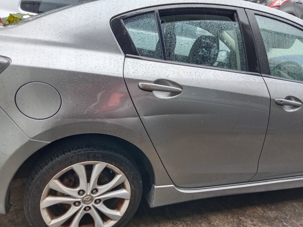 P5807 - Mazda 3 2009 Grey Wrecking - Image 2