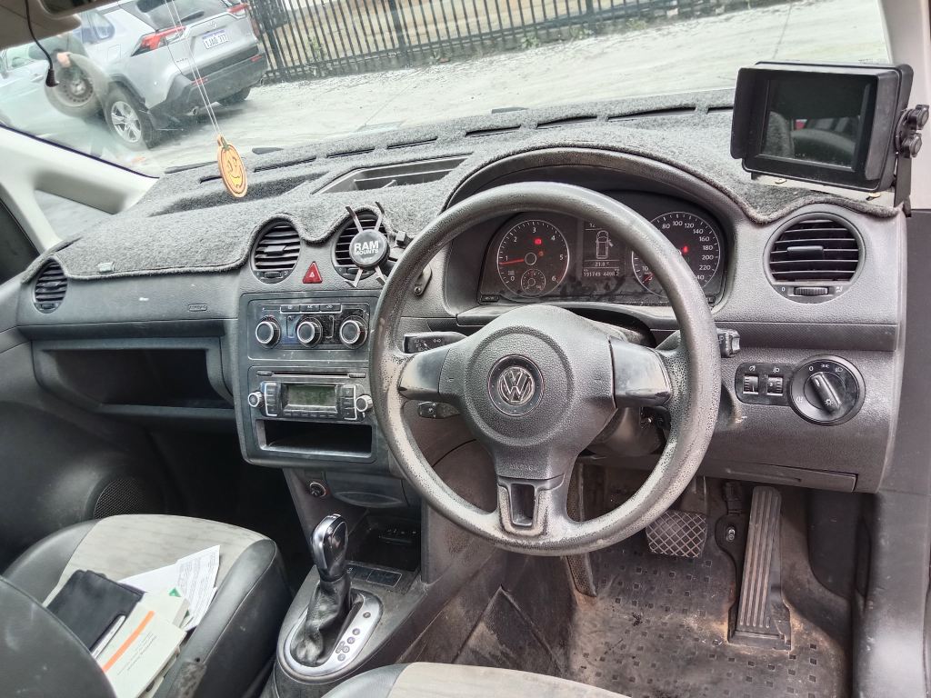 P5809 - Volkswagen Caddy 2014 White Wrecking - Image 2