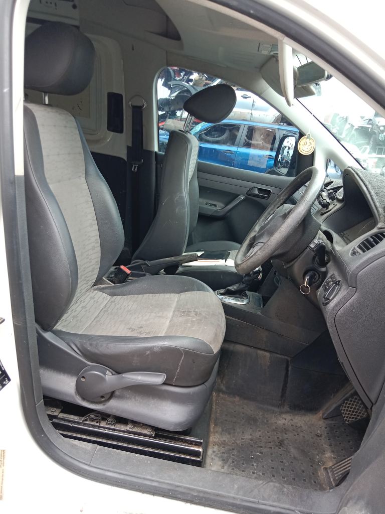 P5809 - Volkswagen Caddy 2014 White Wrecking - Image 4