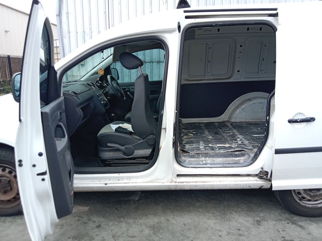 P5809 - Volkswagen Caddy 2014 White Wrecking - Image 6