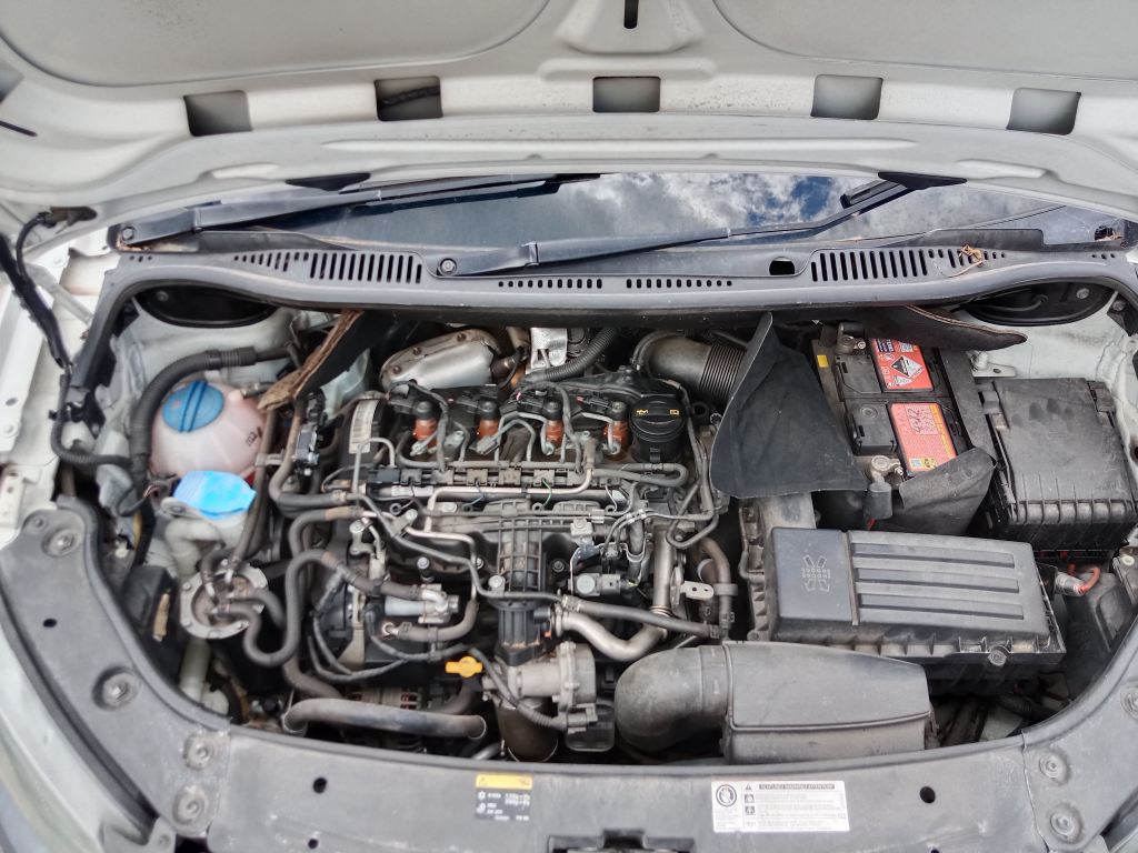 P5809 - Volkswagen Caddy 2014 White Wrecking - Image 16