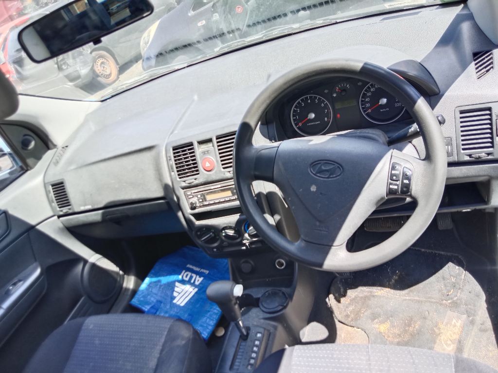 P5813 - Hyundai Getz 2009 Blue Wrecking - Image 3