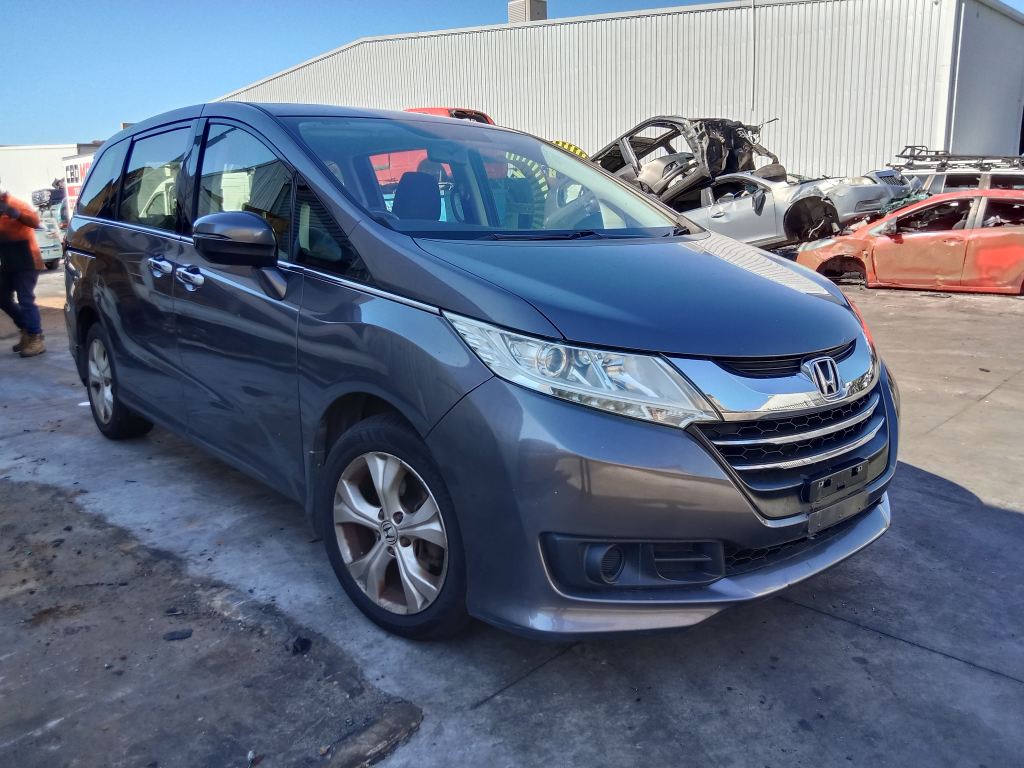 P5814 - Honda Odyssey 2014 Grey Wrecking