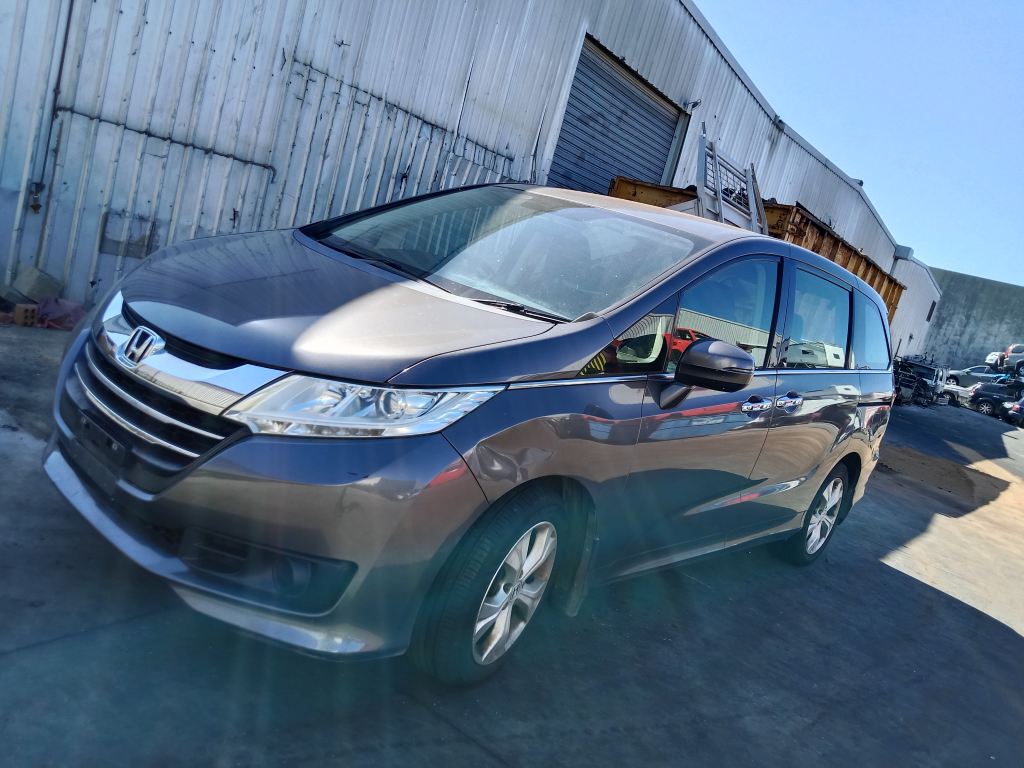 P5814 - Honda Odyssey 2014 Grey Wrecking - Image 3