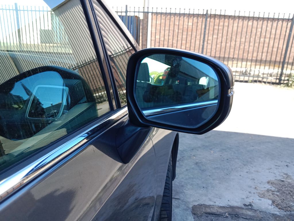 P5814 - Honda Odyssey 2014 Grey Wrecking - Image 16