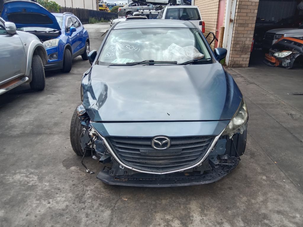 P5815 - Mazda 3 hatchback 2015 Grey Wrecking