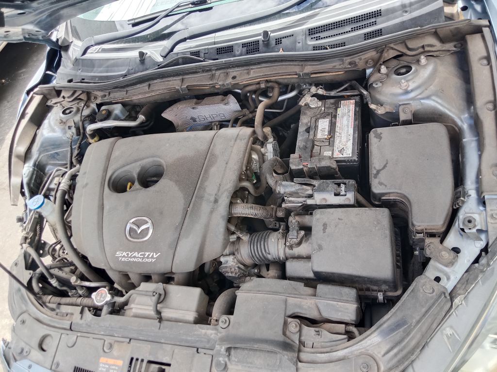 P5815 - Mazda 3 hatchback 2015 Grey Wrecking - Image 2