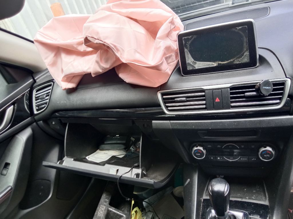 P5815 - Mazda 3 hatchback 2015 Grey Wrecking - Image 4