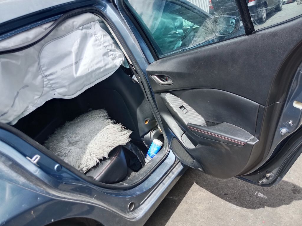 P5815 - Mazda 3 hatchback 2015 Grey Wrecking - Image 6