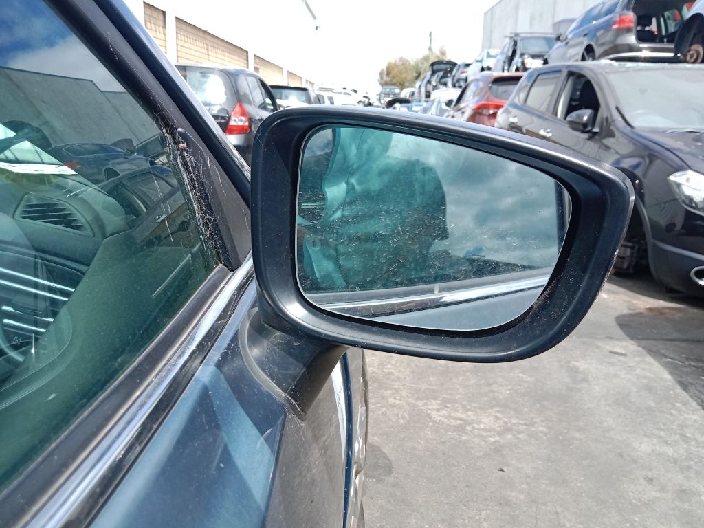 P5815 - Mazda 3 hatchback 2015 Grey Wrecking - Image 10