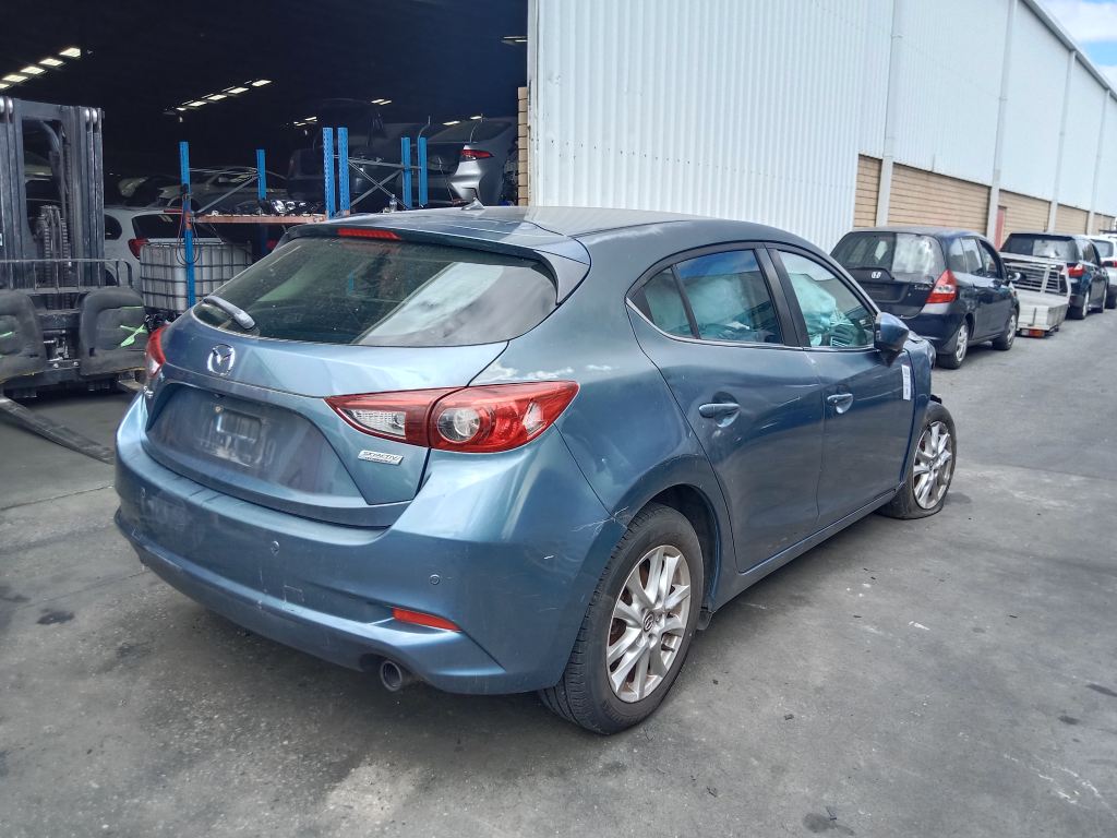 P5815 - Mazda 3 hatchback 2015 Grey Wrecking - Image 11