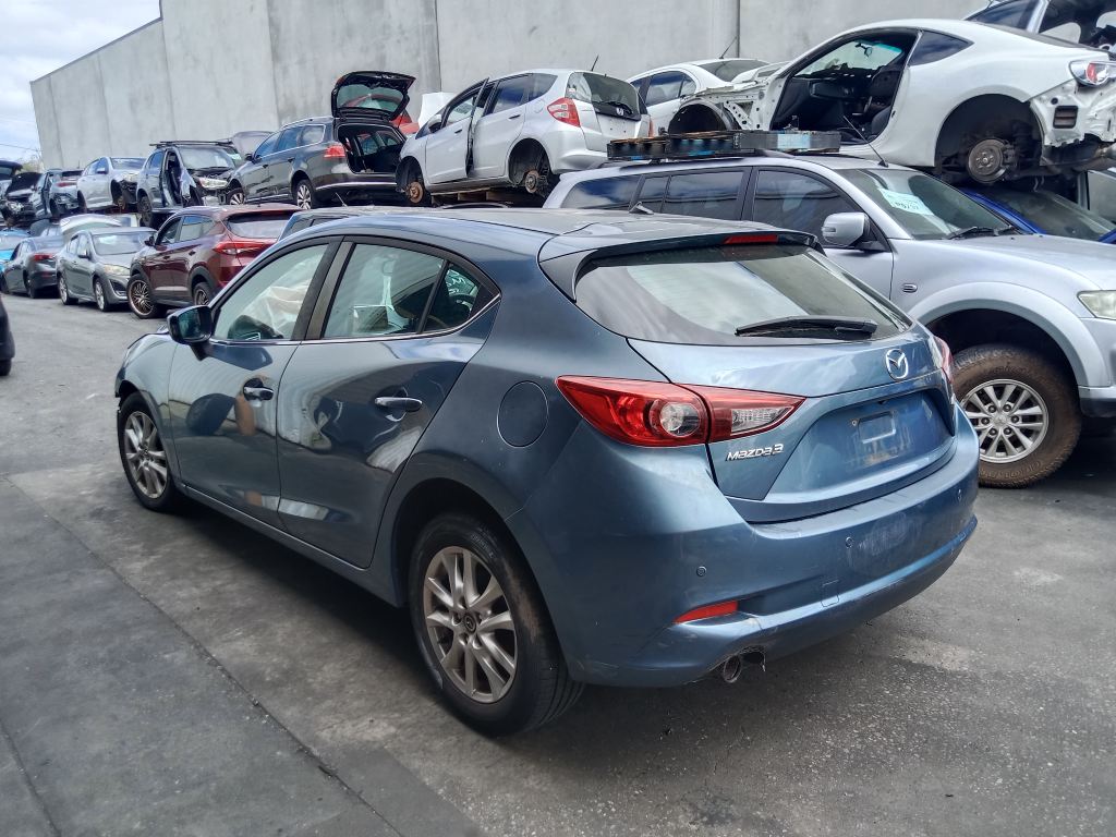 P5815 - Mazda 3 hatchback 2015 Grey Wrecking - Image 12