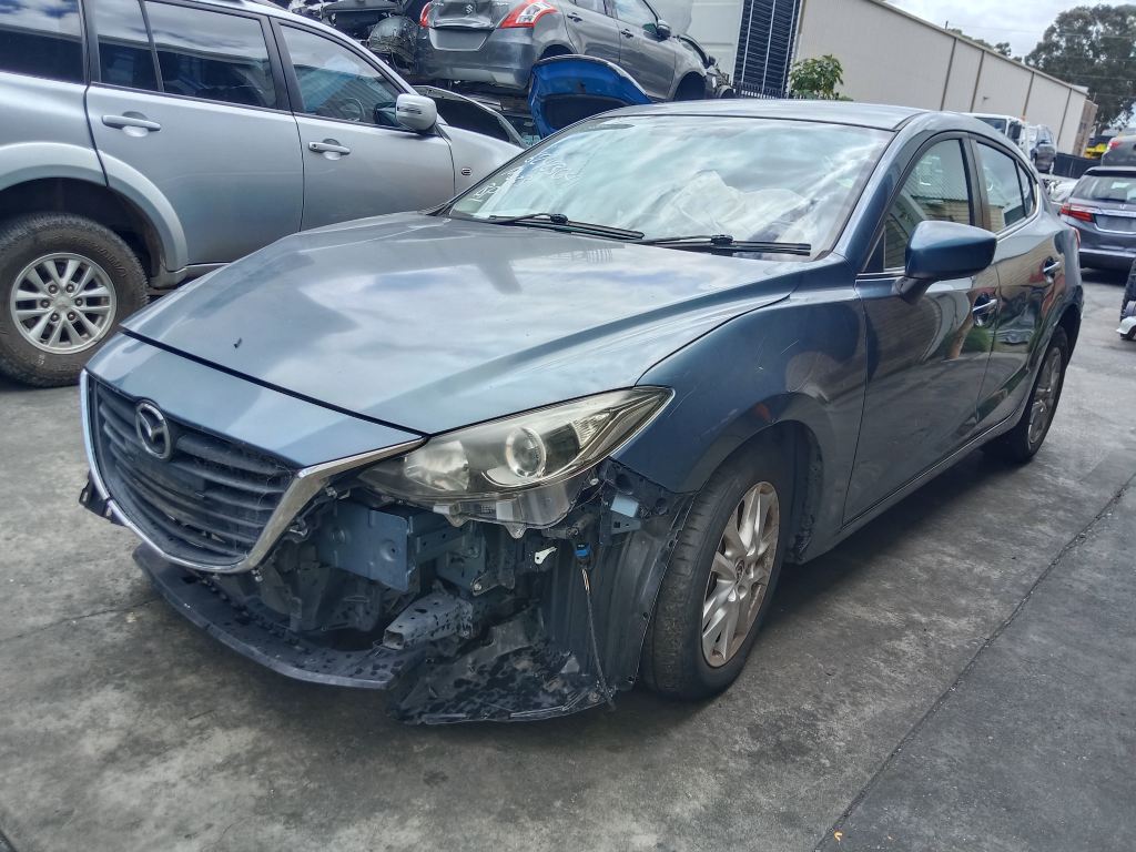 P5815 - Mazda 3 hatchback 2015 Grey Wrecking - Image 15