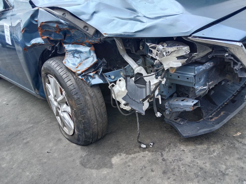 P5815 - Mazda 3 hatchback 2015 Grey Wrecking - Image 16