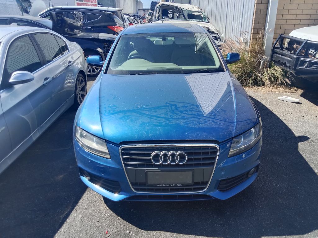P5818 - Audi A4 2011 Blue Wrecking