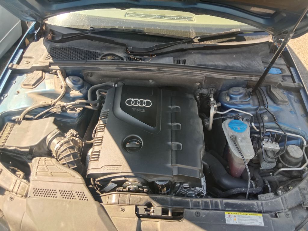P5818 - Audi A4 2011 Blue Wrecking - Image 3