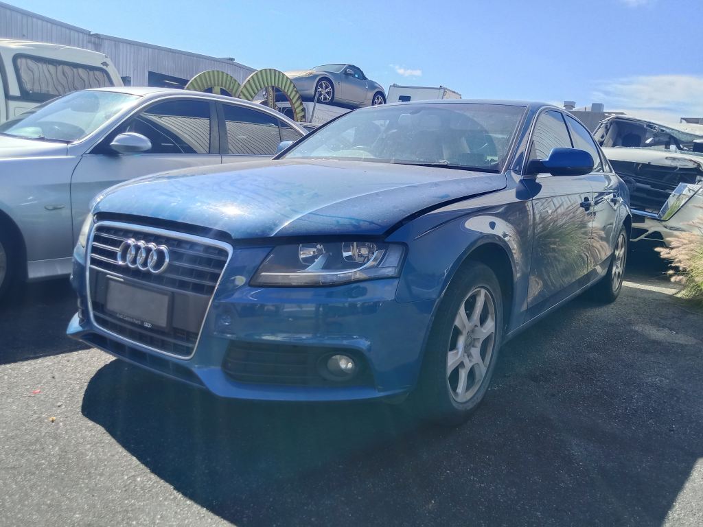 P5818 - Audi A4 2011 Blue Wrecking - Image 4