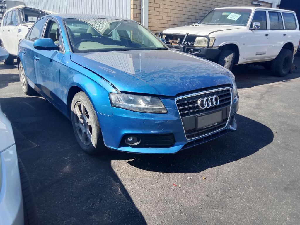 P5818 - Audi A4 2011 Blue Wrecking - Image 5