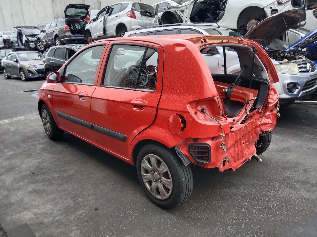 P5819 - Hyundai Getz 2009 Red Wrecking - Image 4